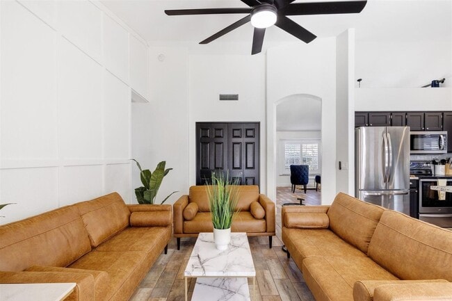 Foto del edificio - 4525 E Angela Dr