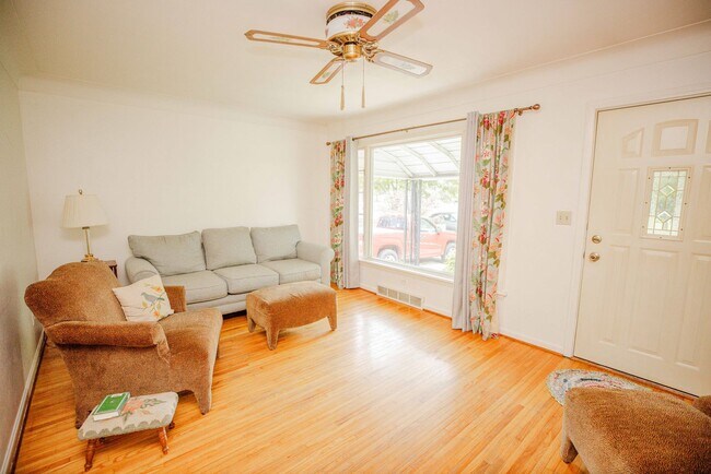 Foto del edificio - Beautiful four bedroom home avaulable for ...