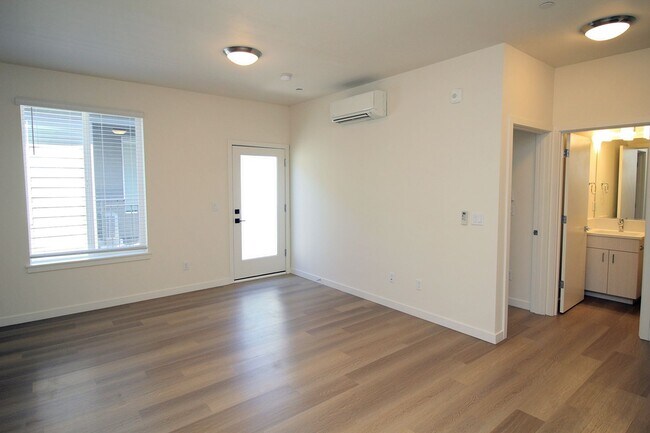 Building Photo - 1111 SE Tenino St