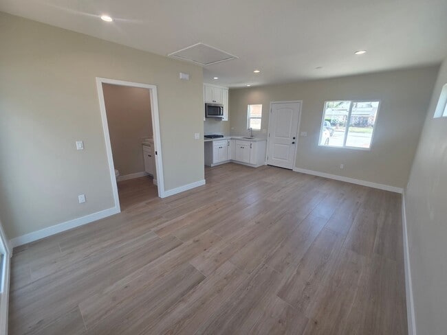 Building Photo - Brand new 400 SF ADU with laundry
