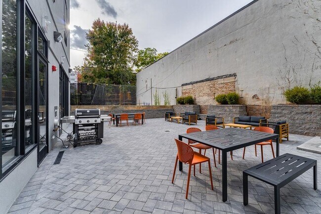 Building Photo - 253 Academy St