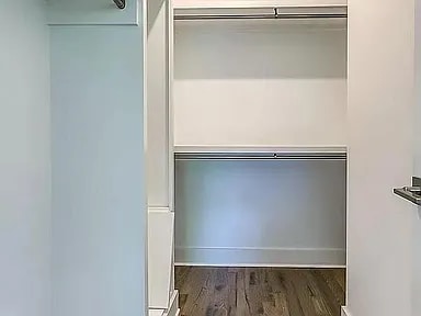 Foto del edificio - 2423 Batavia St