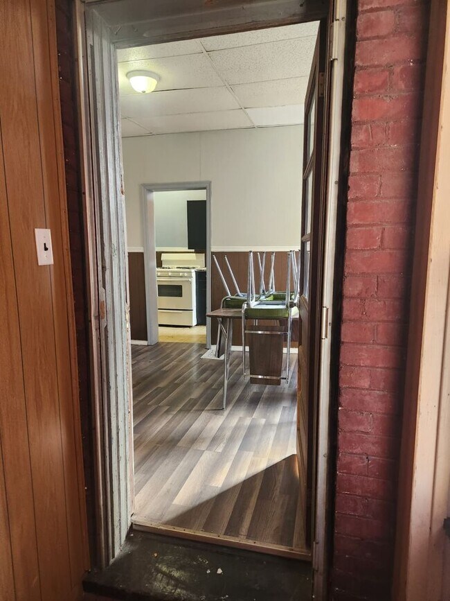 Building Photo - 202 5th Ave