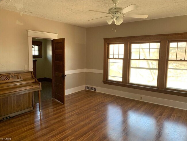 Building Photo - 220 Portage Trail