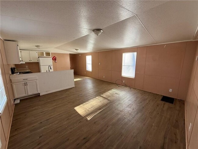 Building Photo - 129 Elza Dr