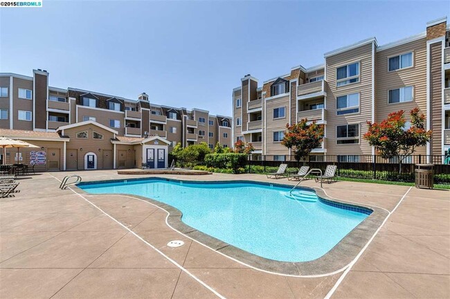 Foto del edificio - 6400 Christie Ave
