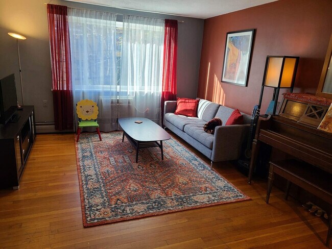 Building Photo - 197 Kent St