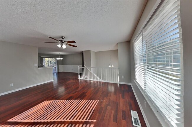 Foto del edificio - 1050 Augusta Woods Dr