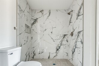 Building Photo - 5874 Belcrest St