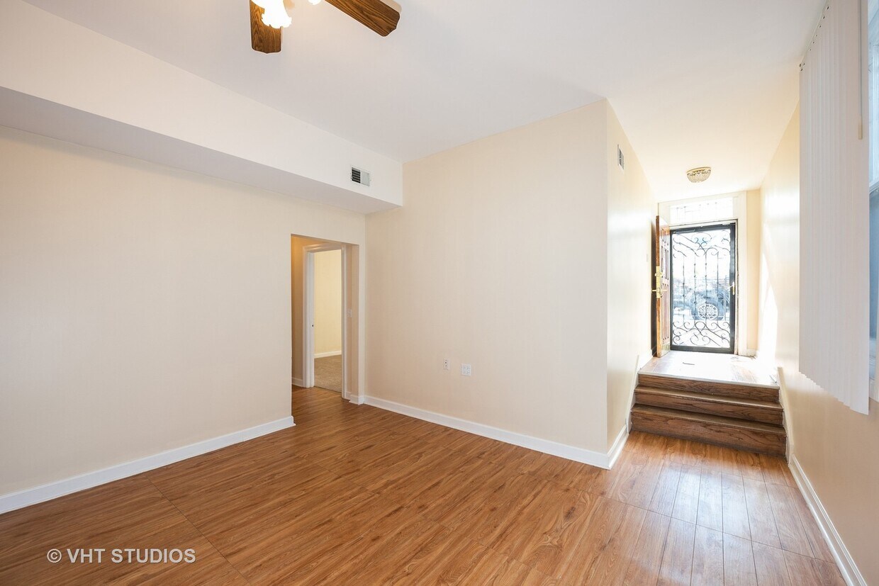 Primary Photo - 830 W 18th St