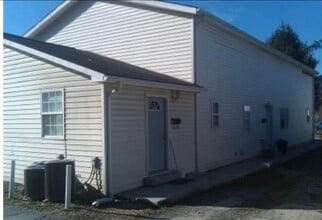 Building Photo - 229 Gum St