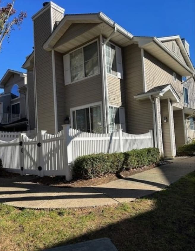 Foto principal - 17 Crestmont Rd