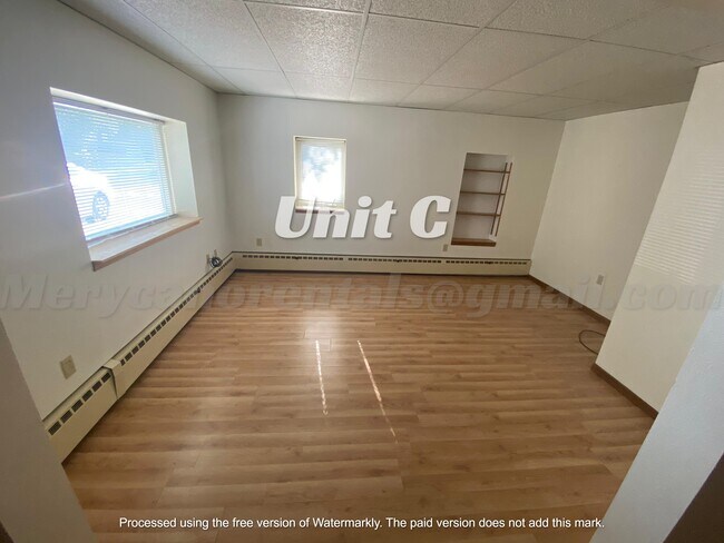 Building Photo - 104 9th Ave SE