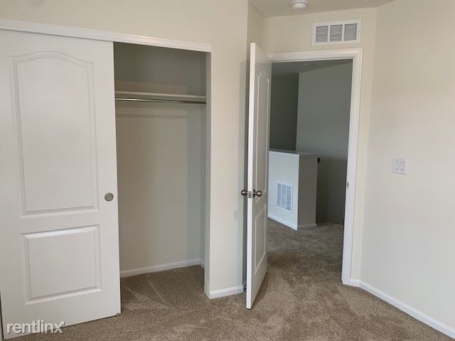 Building Photo - 1 br, 1 bath Townhome - 220 Tigercat Way