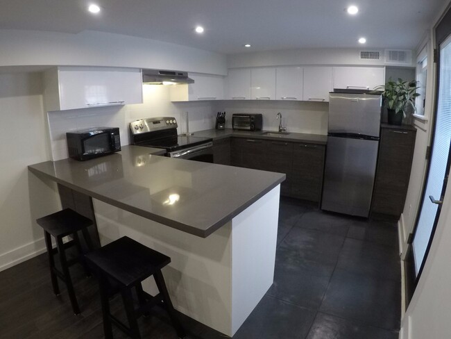 Building Photo - 206 Bellwoods Av