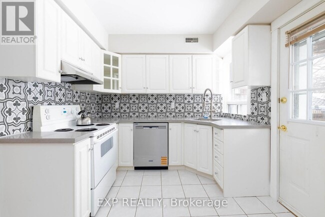 Building Photo - 137 Bastedo Ave