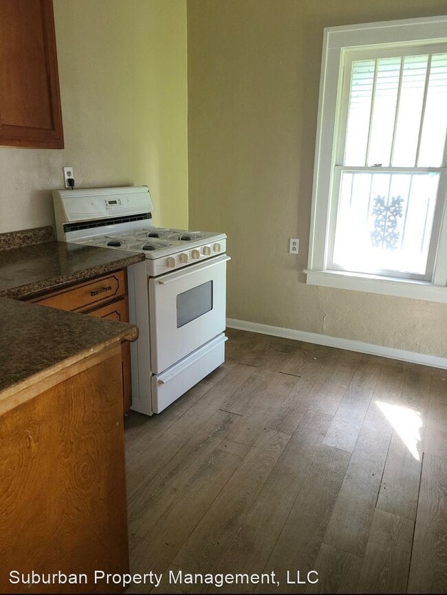 Building Photo - 3 br, 1 bath House - 4475 Silverdale Rd