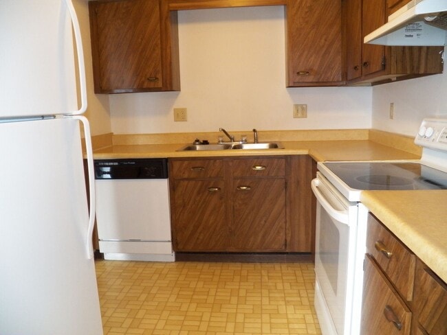 Building Photo - 1008 Bridgit Ct SE
