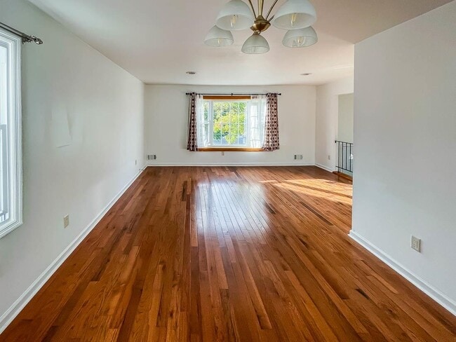 Building Photo - 10 Chopin Ct