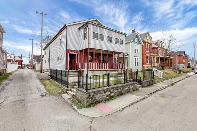 Building Photo - 1581 Franklin Ave