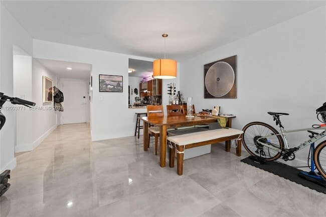 Foto del edificio - 100 Edgewater Dr