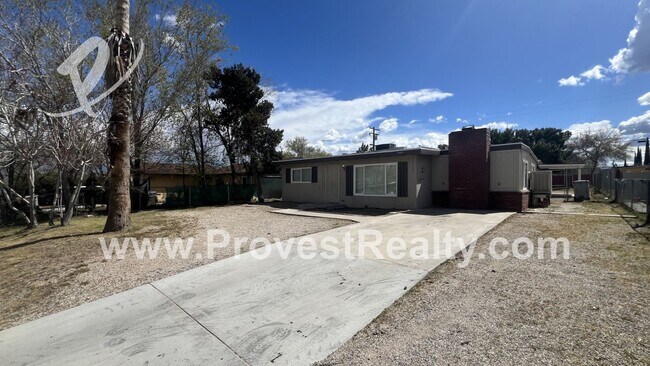 Building Photo - Cute & Cozy 2 Bedroom 1 Bathroom with Gues...