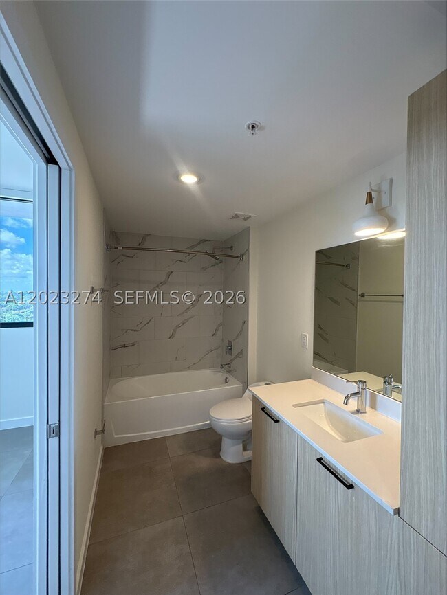 Building Photo - 16395 Biscayne Blvd