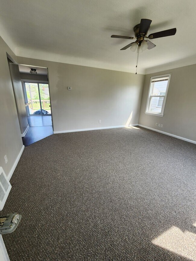 Foto del edificio - Gorgeous 3 Bedroom Home For Rent in Garfie...