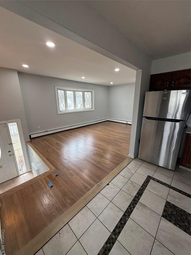 Building Photo - 28 Weir St