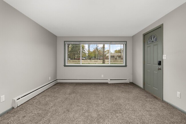 Sala de estar - 1284 Snelling Ave N