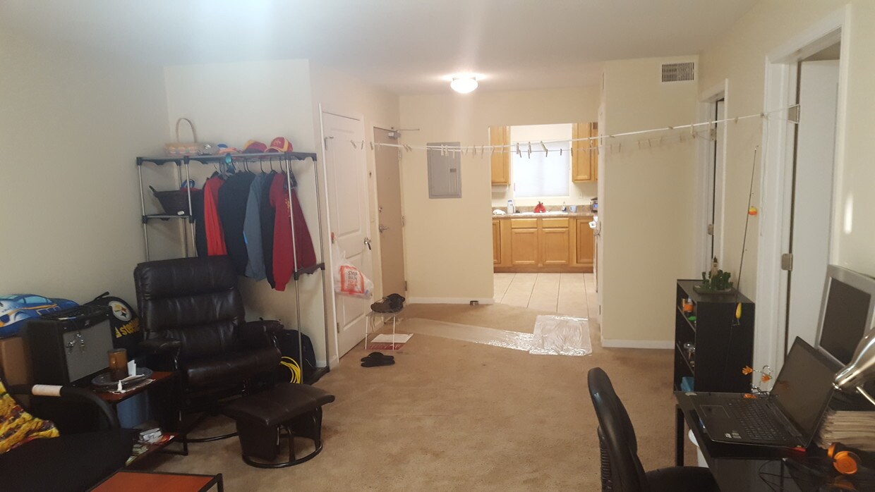 Living room towards Entry - 2702 Sunner Ave