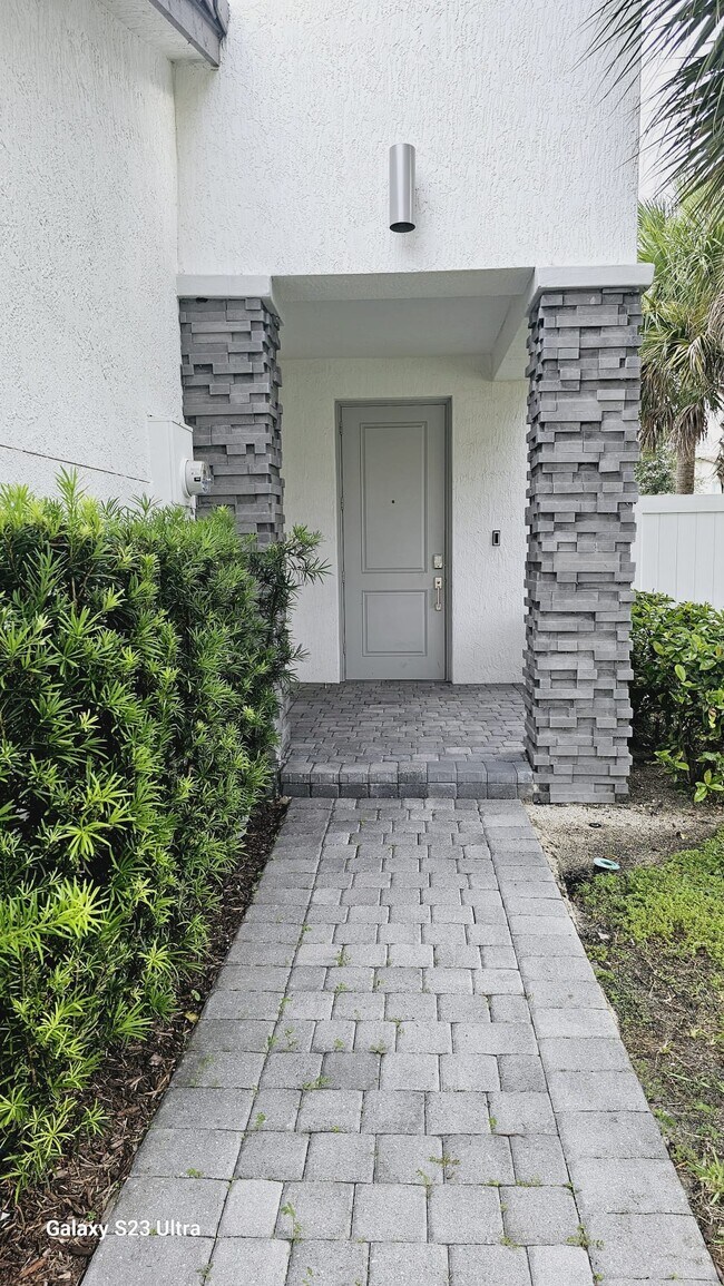 Building Photo - 1136 Rio Ct