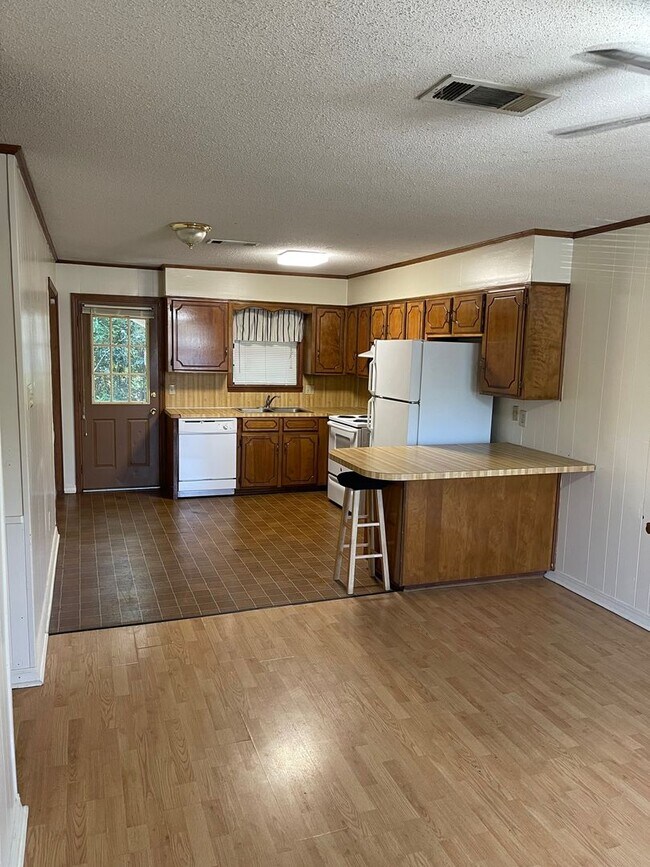 Foto del edificio - Two bedroom duplex on Sybil Drive.