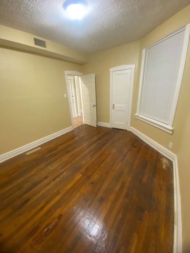 Foto del edificio - 5952 W Roosevelt Rd