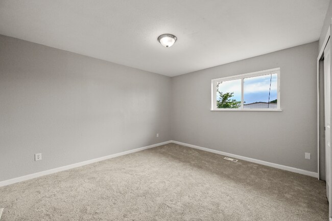 Building Photo - 5520 Coyote Ln