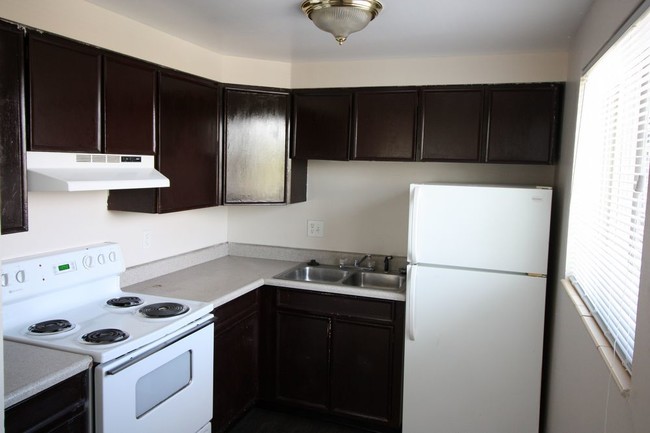 Foto del edificio - 8780 Dawson St