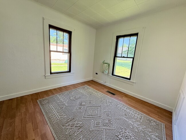 Building Photo - 407 E Osborn St