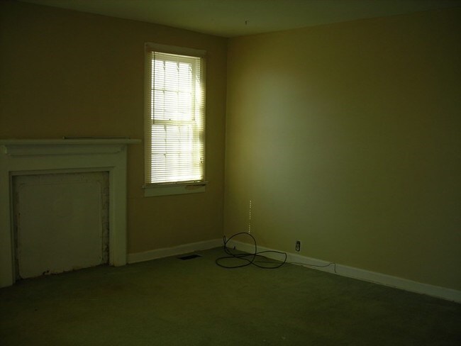 Building Photo - 200 McDaniel Ave