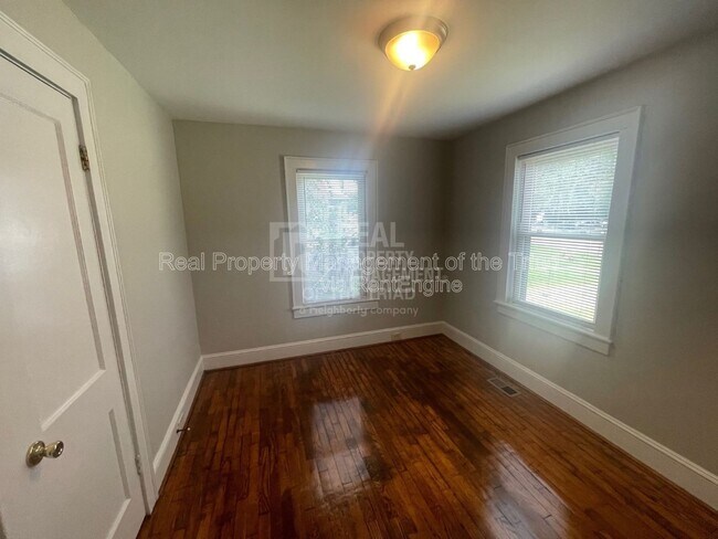 Foto del edificio - 121 Robbins St