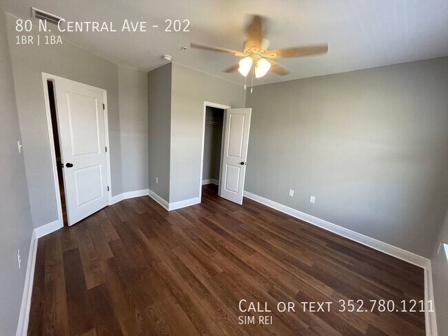 Building Photo - Downtown Umatilla 1/1 Upper Apartment