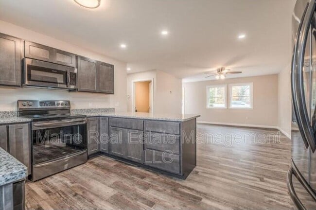 Building Photo - 221 Mountain Rd