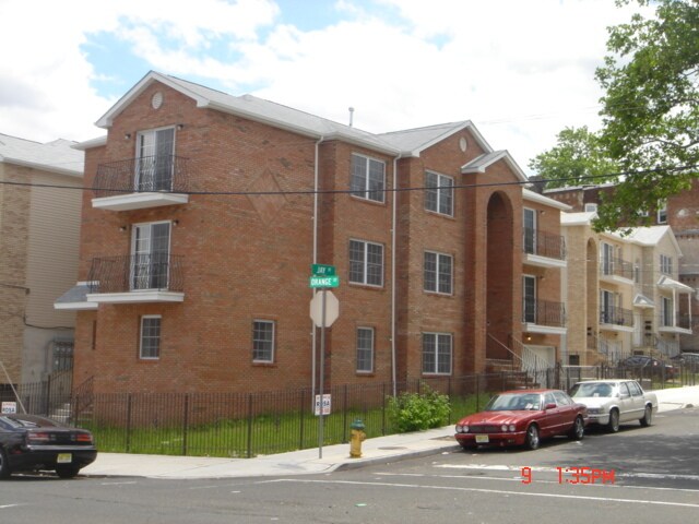 Builting - 300-302 Orange St