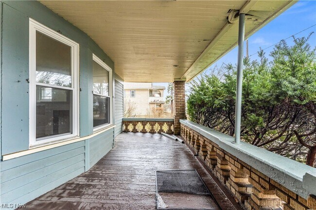 Building Photo - 3600 E 154th St