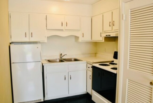 Foto del edificio - 220 Whitehall Rd
