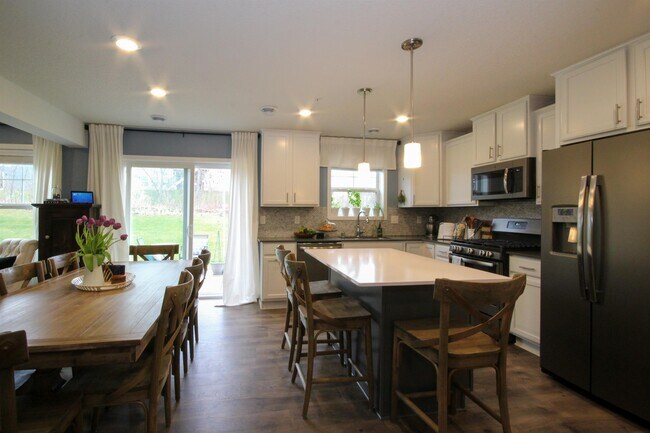 Foto del edificio - 5888 Royalton Rd NE