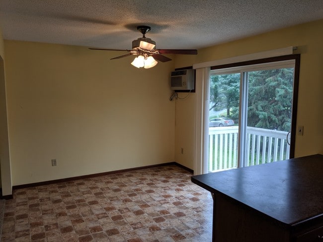 Building Photo - 1465 Whispering Ct