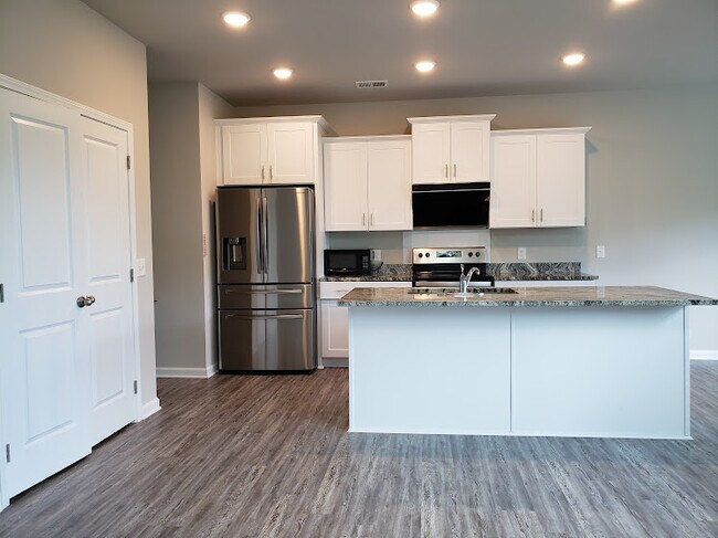 Building Photo - 138 Millers Ln