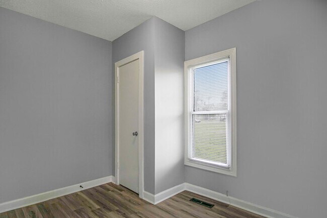Foto del edificio - Coming Soon - Large 4 Bedroom in Mishawaka!