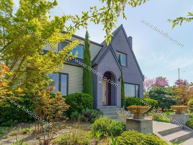 Foto del edificio - Palatial 3 Bedroom 2 Bathroom Home! PLUS 2...