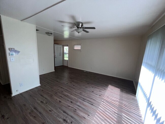 Foto del edificio - 480 Robinson St